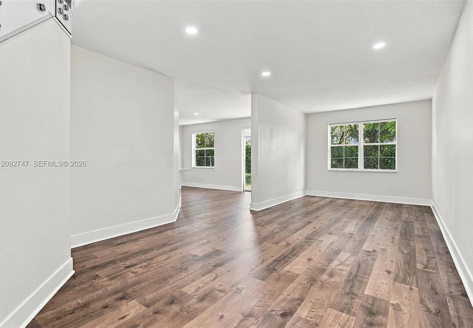 4 bed, 2.5 bath, 1869 sqft, $4,500 — Photo 4