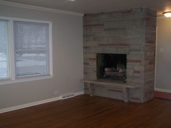 5th image of 16300 Dobson Ave