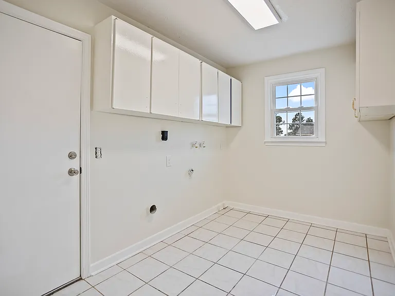 1831 Courtney Dr — Photo 9