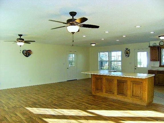 3rd image of 603 E Elm St