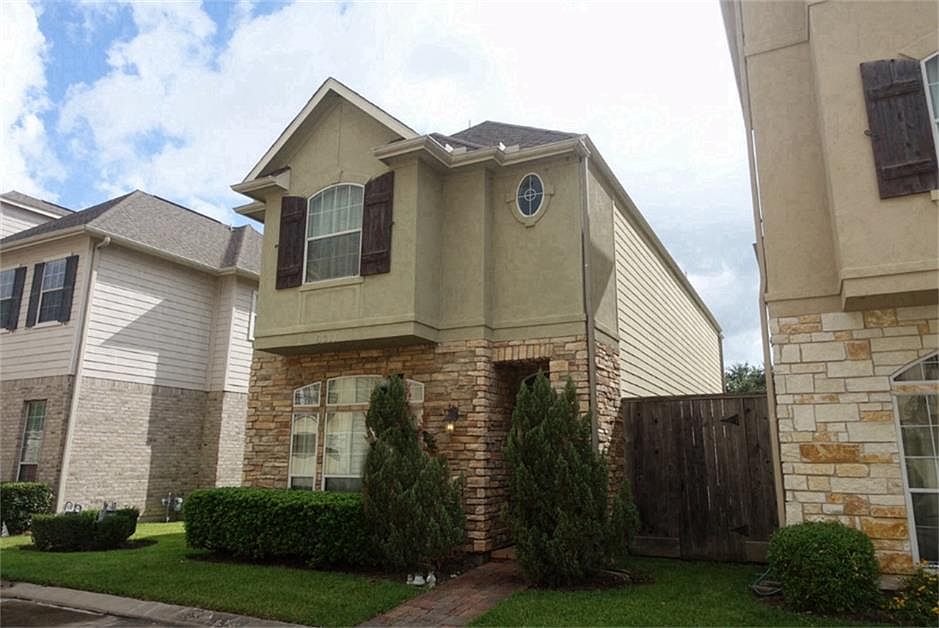 1st image of 9011 Bayview Cove Dr