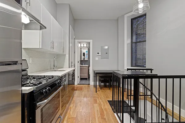 Rented by Safdie Realty Group | media 23