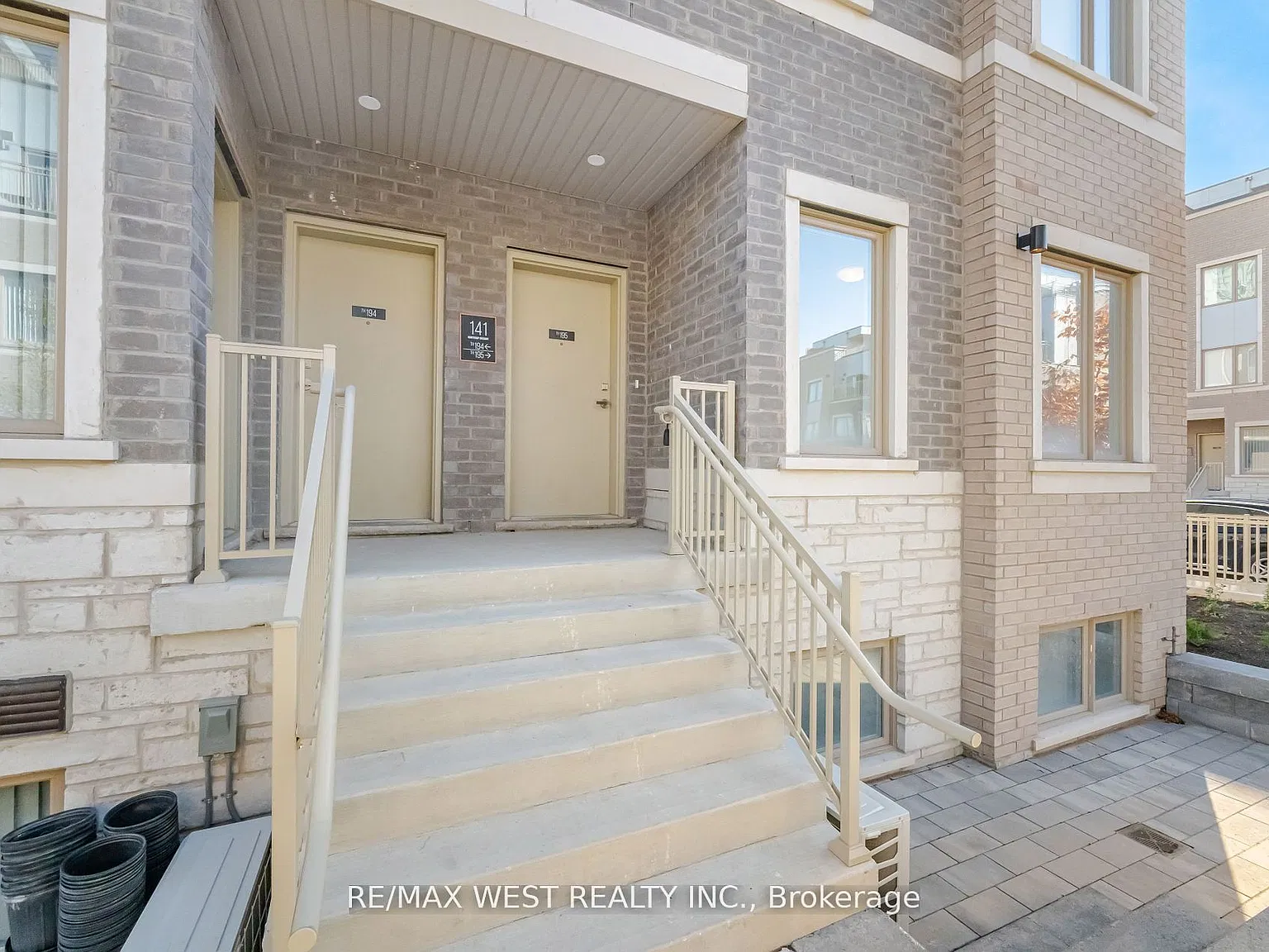 141 Honeycrisp Cres — Photo 4
