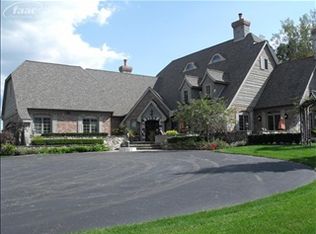 9147 Irish Rd, Grand Blanc, MI 48439