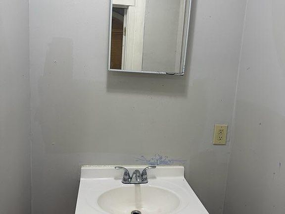 5th image of 3342 6th Ave #1F