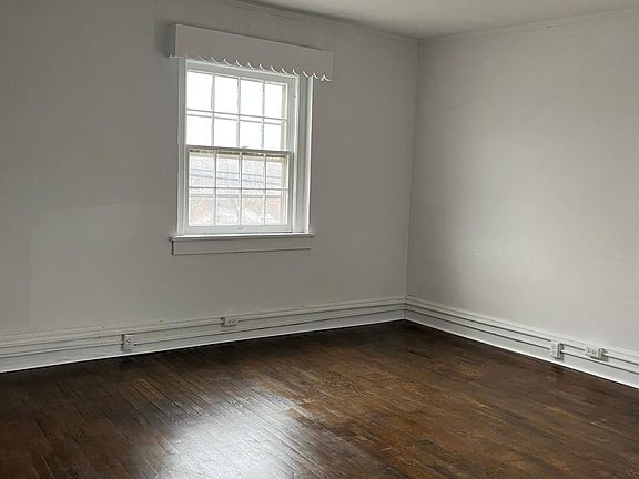 4th image of 103 Main St Floor 2