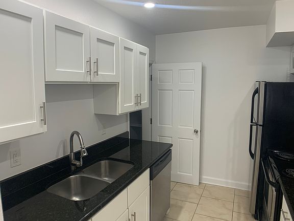 3rd image of 2811 W Horatio St APT 3