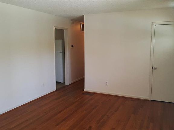 3rd image of 4004 Wexford Dr