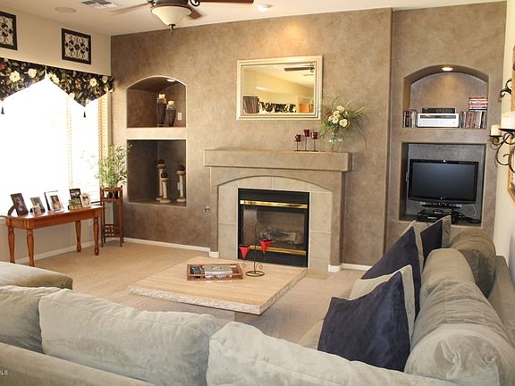 3rd image of 1073 E Carla Vista Ct