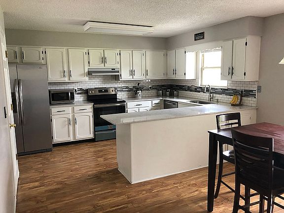 3rd image of 1218 Willow Creek Dr