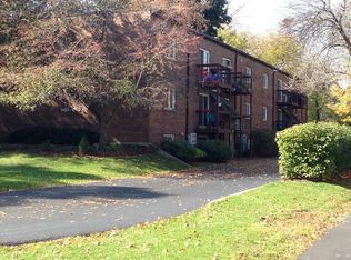 907 N Milwaukee Ave APT 202, Libertyville, IL 60048