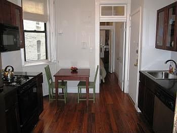 4th image of 633 E 11th St