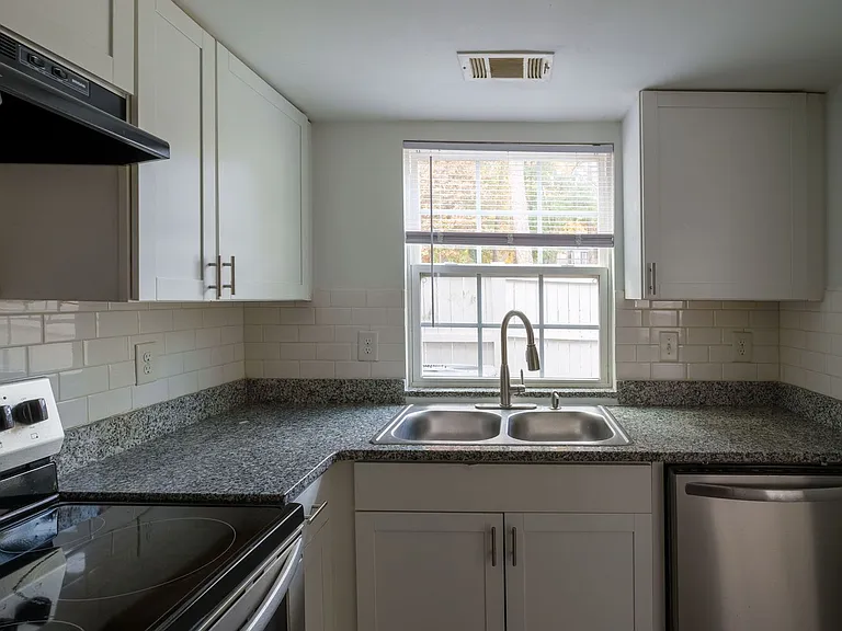 Golden Gate Townhomes — Photo 111