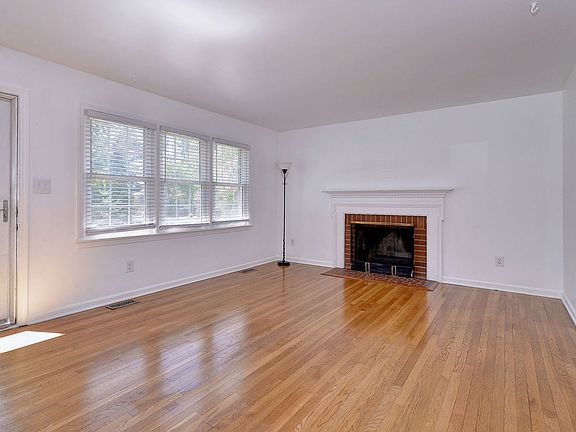 5th image of 212 Carol Dr