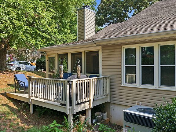 4th image of 243 Chimney Rise Dr