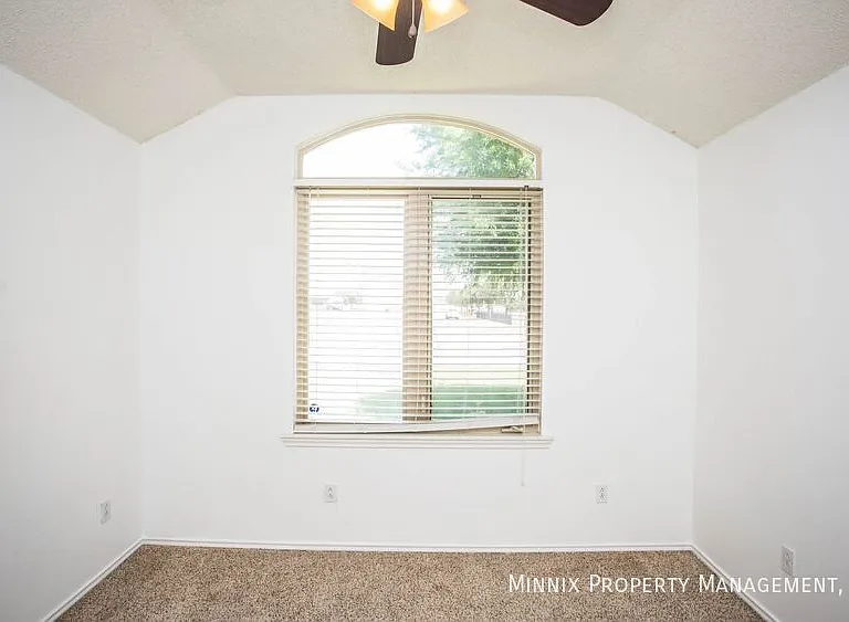 3305 103rd St — Photo 38