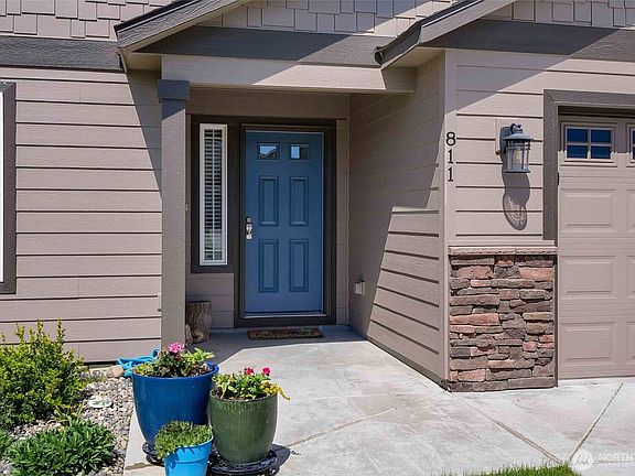 5th image of 811 7th Avenue NE