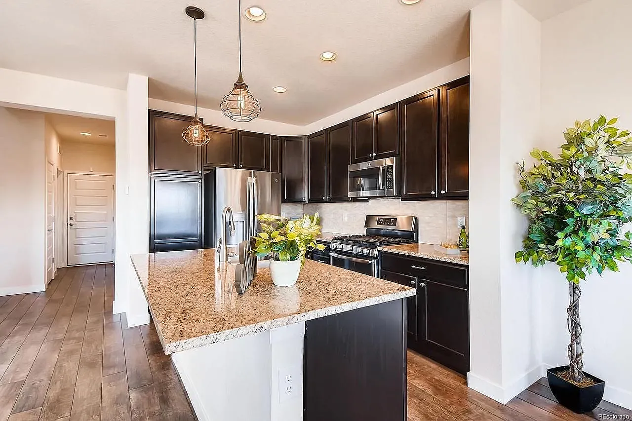 3 bed, 2.5 bath, 1758 sqft, $2,600 — Photo 3
