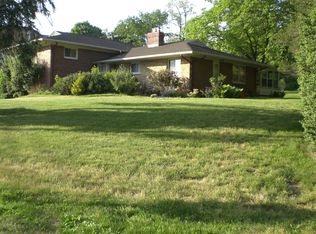 9 Shore Dr, Great Neck, NY 11021