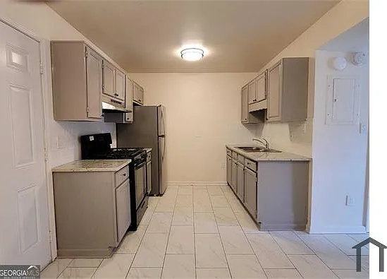 2 bed, $1,900 — Photo 1
