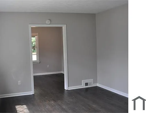 2113 Seavey Dr — Photo 3