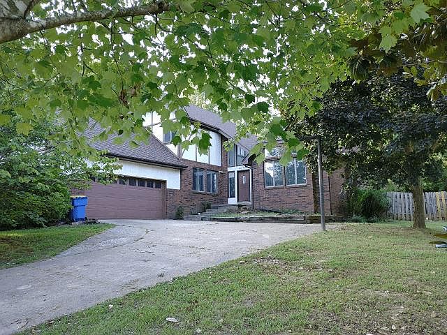 2nd image of 1615 Crestwood Dr