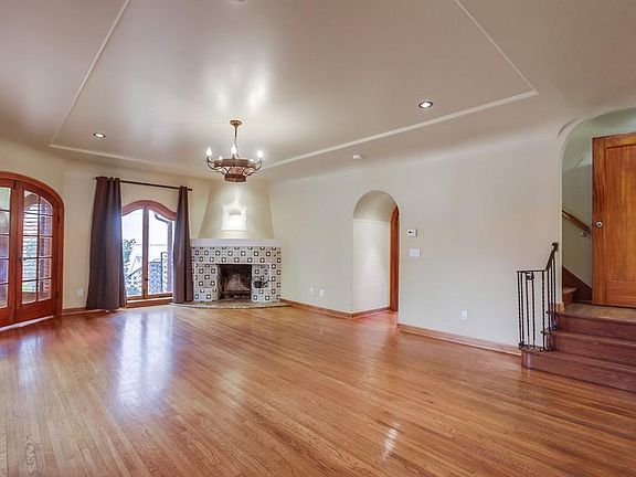 4th image of 2616 Upas St