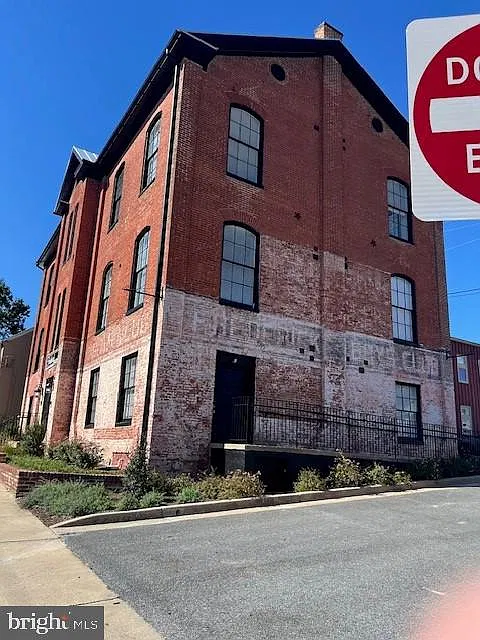 101 W South St — Photo 2