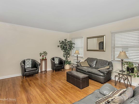 5th image of 16 Catalpa Ave
