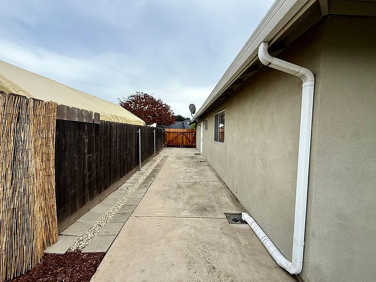 1405 Fransen Ln — Photo 36