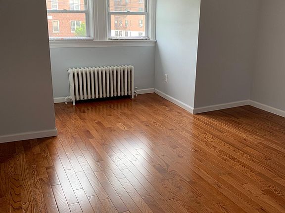 3rd image of 118 Lawton St #2