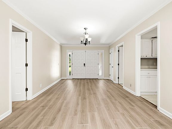 5th image of 54 Bayberry Ln.