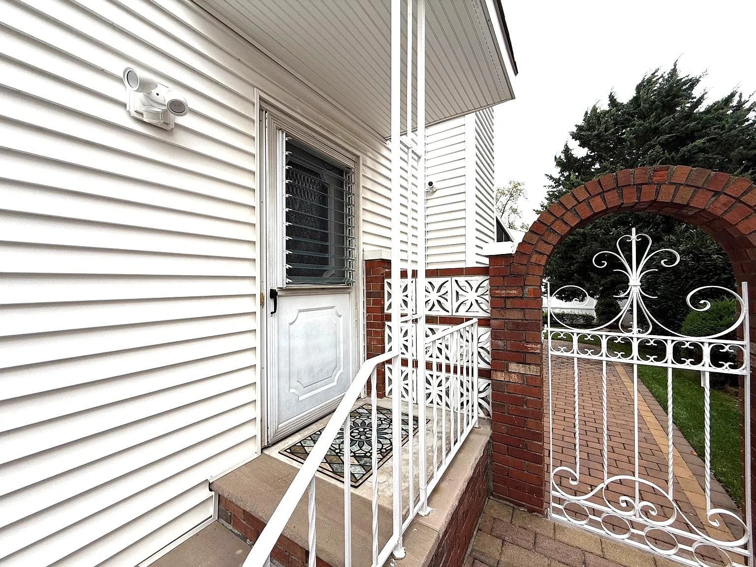 826 Ionia Ave Floor 2 photo 1