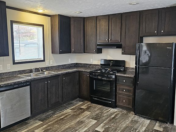 2nd image of 84 Carmel St