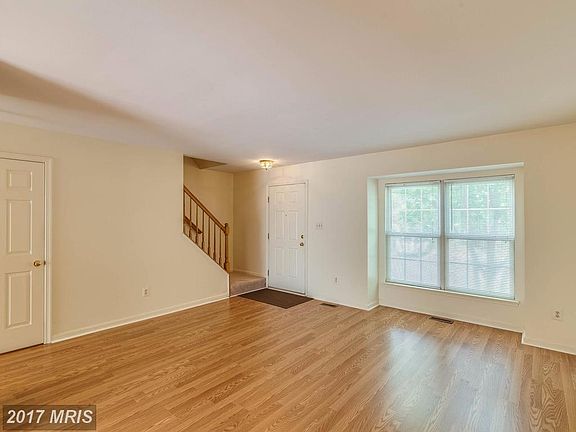 4th image of 45569 Hutchens Sq