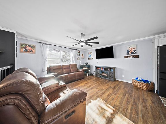 5th image of 989 Williams Ave