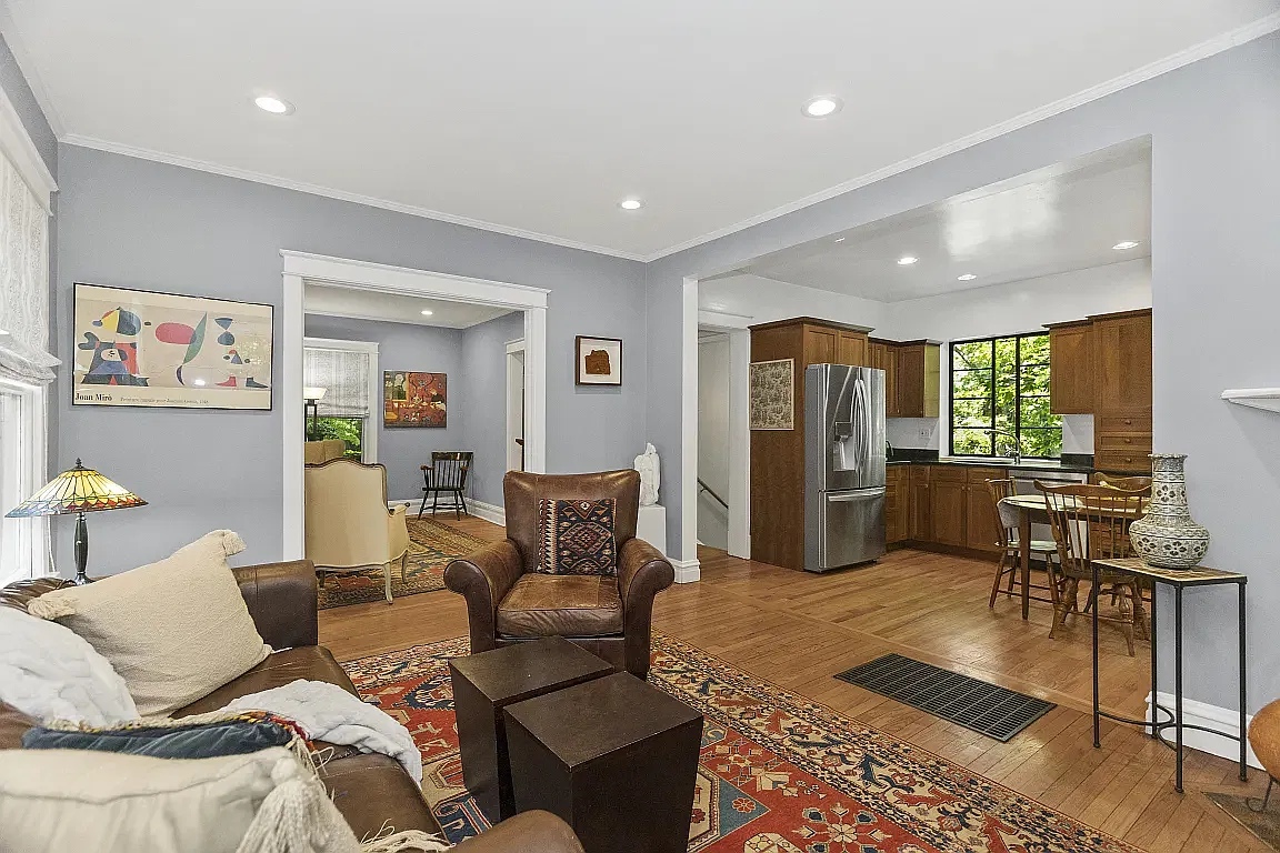 6 bed, 2266 sqft, $6,900 — Photo 4