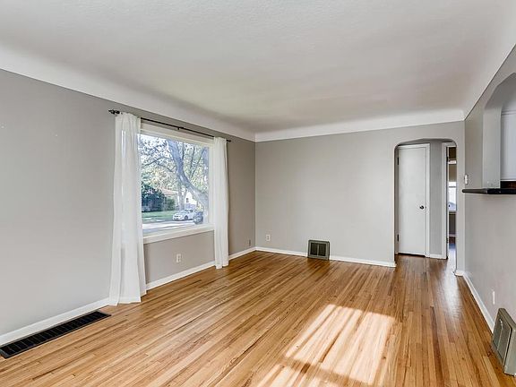 5th image of 1867 Iowa Ave E
