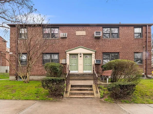 245-02 61st Avenue #E2L, Little Neck, NY 11362