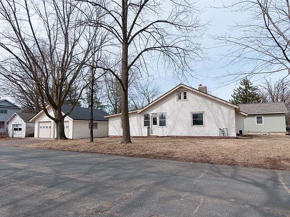 3rd image of 132 Couture Avenue