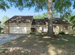 1912 NW Manor Dr, Blue Springs, MO 64014