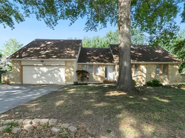 1912 NW Manor Dr, Blue Springs, MO 64014