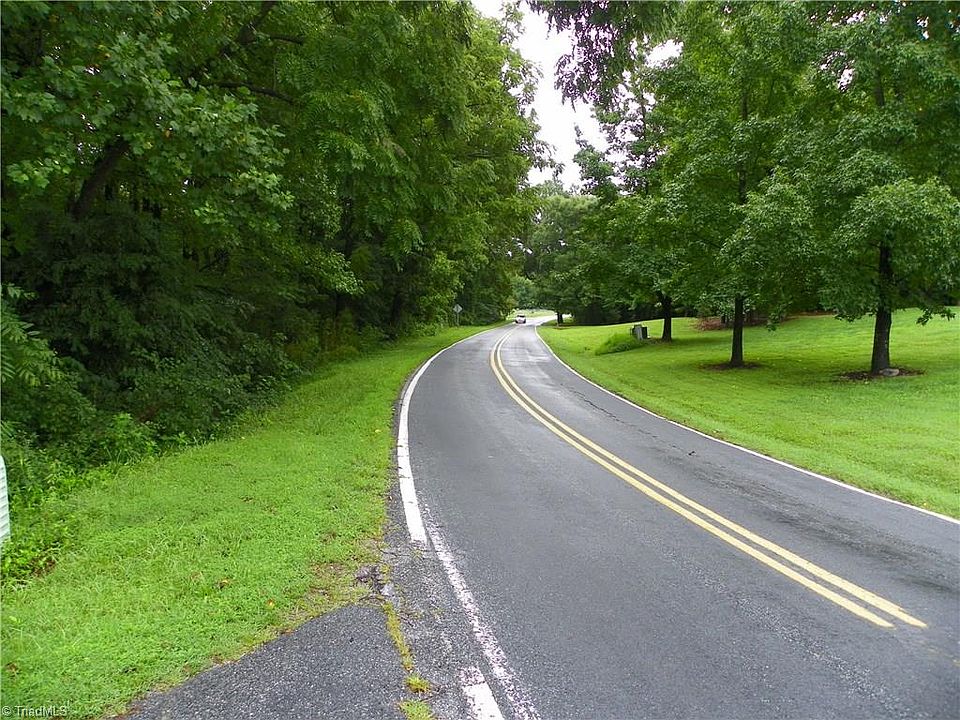 2nd image of 132 Hollow Ridge Ln