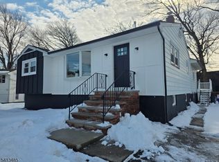 351 Woodcrest Pl, Saddle Brook, NJ 07663