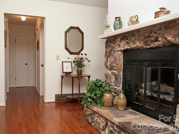 5th image of 104 Richards Dr
