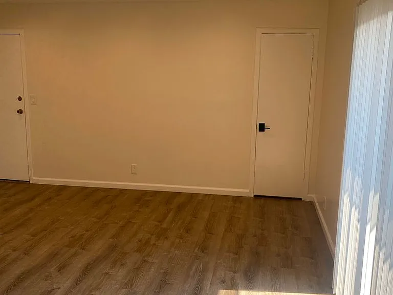 14837 Erwin St — Photo 5
