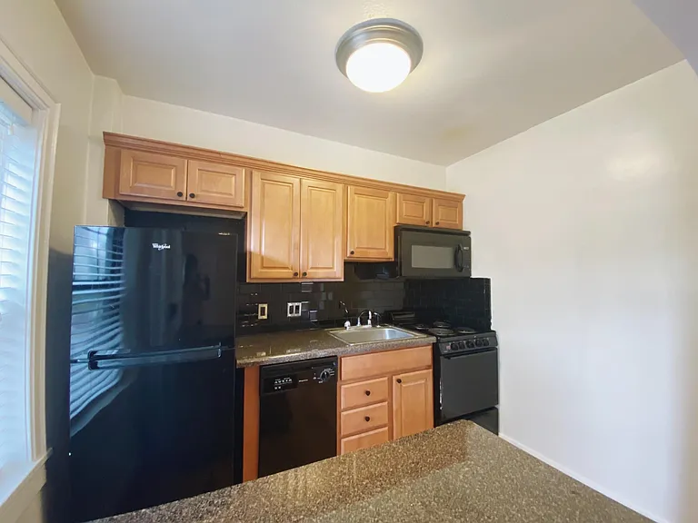 Longfellow Apartments — Photo 9