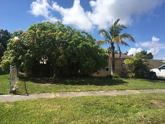 3rd image of 9880 Bahama Dr