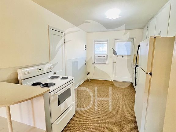 4th image of 1718 E Oak Ave