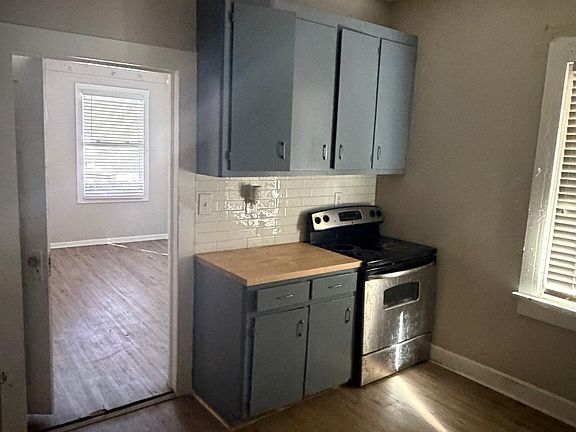 4th image of 405 Green Ave